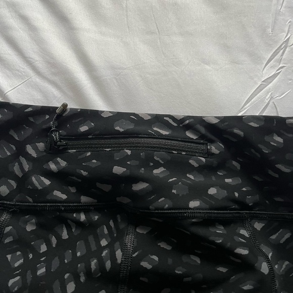 LULULEMON LEGGINGS - 3/4 with reflective strips - Picture 3 of 4